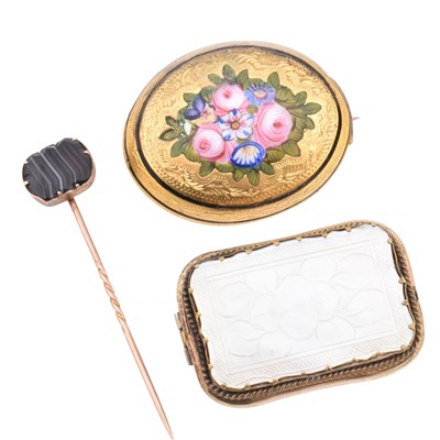 Lot 272 - TWO 19TH CENTURY BROOCHES & AN AGATE MOUNTED STICK PIN