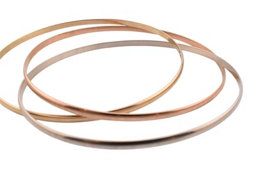 Lot 191 - HALLMARKED 9CT GOLD TRI COLOUR BANGLE