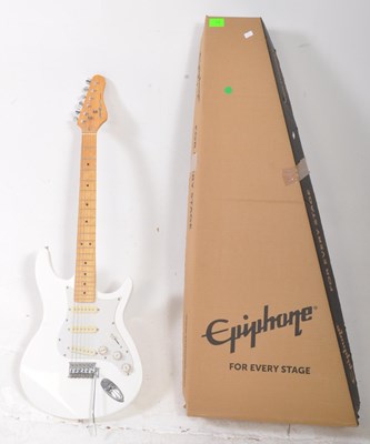 Lot 416 - BEHRINGER - 21ST CENTURY IAXE 393 ELECTRIC GUITAR WITH USB PORT