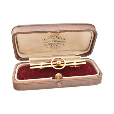 Lot 297 - EARLY 20TH CENTURY GOLD BAR BROOCH PIN