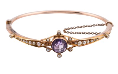 Lot 3 - EDWARDIAN 9CT GOLD AMETHYST & PEARL HINGED BANGLE