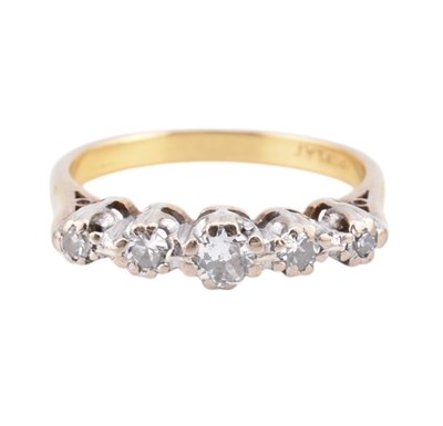 Lot 125 - 18CT GOLD PLATINUM FIVE STONE DIAMOND RING