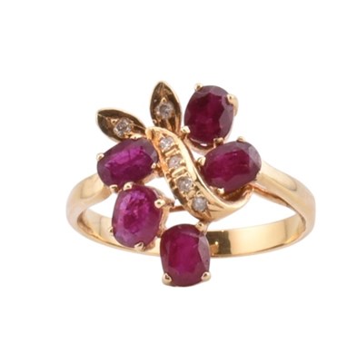 Lot 240 - 14CT GOLD RUBY & DIAMOND FLORAL CLUSTER RING
