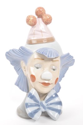 Lot 186 - LLADRO REFLECTIONS 5612 PORCELAIN PIERROT FIGURE