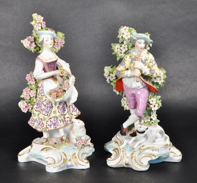 Lot 27 - PAIR OF LATE 19TH / EARLY 20TH CENTURY CONTINENTAL PORCELAIN FIGURES