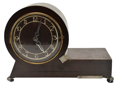 Lot 19 - EARLY 20TH CENTURY ART DECO OAK CASED MANTEL CLOCK