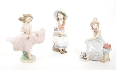 Lot 190 - THREE VINTAGE LLADRO LADY FIGURINES