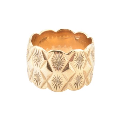 Lot 404 - 1970S HALLMARKED 9CT GOLD BAND RING