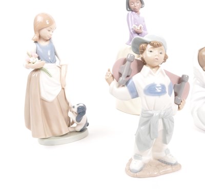 Lot 191 - SIX VINTAGE NAO PORCELAIN FIGURINES