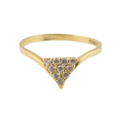 Lot 307 - AN 18CT GOLD CLUSTER RING