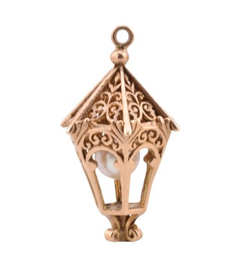 Lot 417 - HALLMARKED 9CT GOLD & PEARL PENDANT IN THE FORM OF A LANTERN