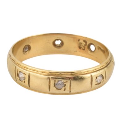 Lot 421 - GOLD & WHITE STONE ETERNITY RING