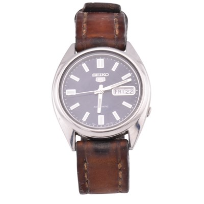 Lot 207 - SEIKO 5 AUTOMATIC WRISTWATCH