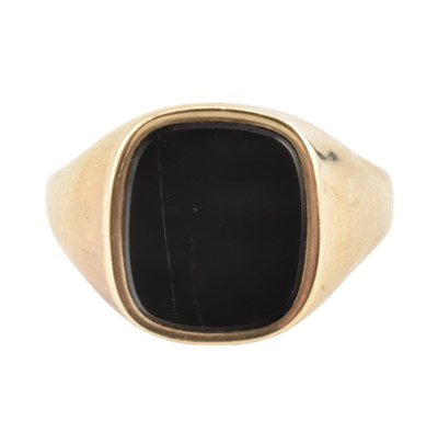 Lot 250 - HALLMARKED 9CT GOLD & ONYX SIGNET RING