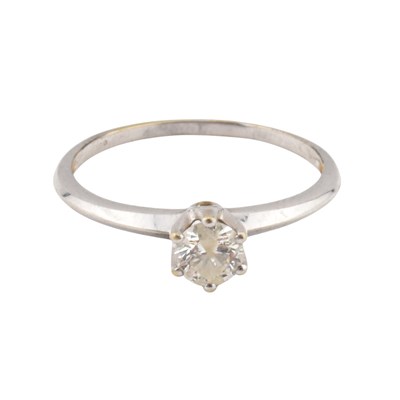 Lot 217 - WHITE GOLD & DIAMOND SOLITAURE RING