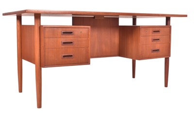 Lot 30 - DANSK DESIGN - DANISH 1970S KNEEHOLE OFFICE DESK