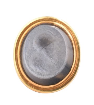 Lot 36 - A 19TH CENTURY GOLD INTAGLIO SEAL FOB