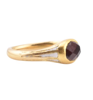 Lot 64 - ANTIQUE GARNET &ENAMEL RING WITH INSCRIPTION