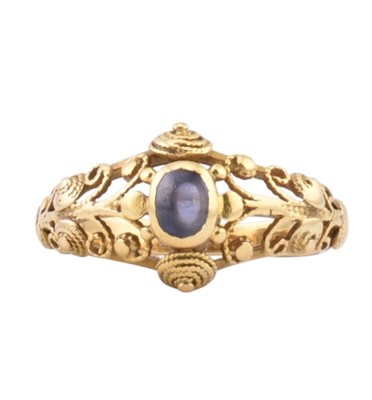 Lot 45 - ARTS & CRAFTS GOLD & SAPPHIRE RING