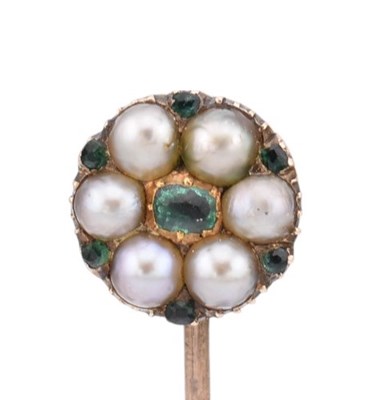 Lot 58 - A 19TH CENTURY EMERALD & PEARL CLUSTER STICK PIN