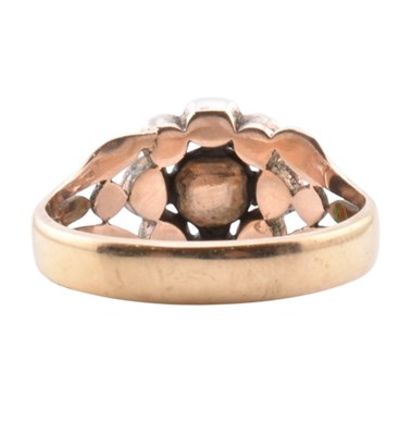 Lot 31 - AN ANTIQUE GARNET & DIAMOND CLUSTER RING