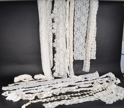 Lot 246 - COLLECTION OF 20TH CENTURY VINTAGE WHITE LACE TRIMMINGS