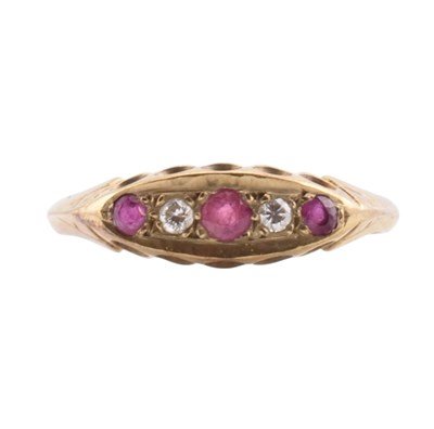 Lot 304 - A HALLMARKED 9CT GOLD RUBY & DIAMOND RING