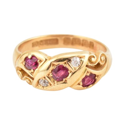 Lot 16 - VICTORIAN HALLMARKED 18CT GOLD RUBY & DIAMOND RING
