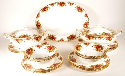 Lot 61 - ROYAL ALBERT - OLD COUNTRY ROSES - MID 20TH CENTURY DINNER SERVICE