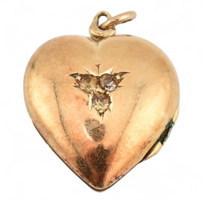 Lot 112 - EARLY 20TH CENTURY 18CT GOLD HEART PENDANT LOCKET