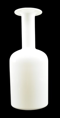 Lot 280 - OTTO BRAUER FOR HOLMEGAARD - GULVASE - VINTAGE STUDIO ART GLASS VASE