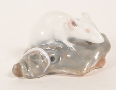 Lot 65 - ROYAL COPENHAGEN - 20TH CENTURY PORCELAIN MOUSE