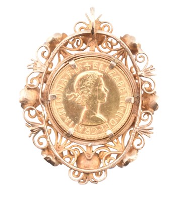 Lot 93 - A 1965 FULL SOVEREIGN PENDANT