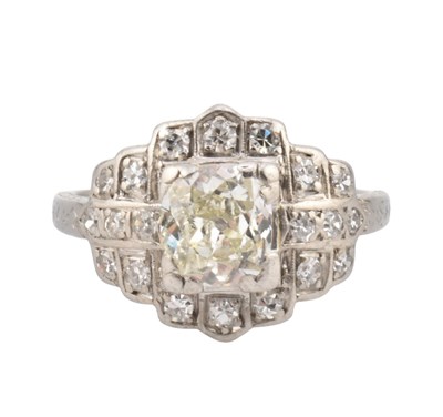 Lot 2 - ART DECO PLATINUM & DIAMOND RING
