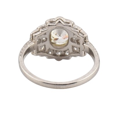 Lot 2 - ART DECO PLATINUM & DIAMOND RING