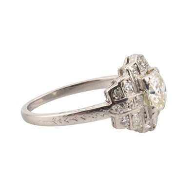 Lot 2 - ART DECO PLATINUM & DIAMOND RING