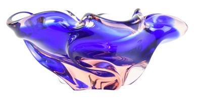 Lot 253 - MANNER OF JOSEF HOSPODKA FOR CHRIBSKA SKLARNA - VINTAGE MID CENTURY 1960S GLASS ASHTRAY