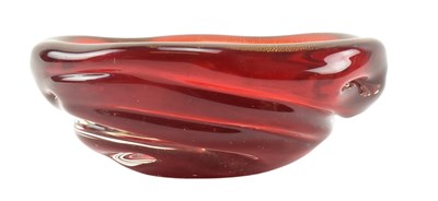 Lot 276 - MANNER OF BAROVIER & TOSO - VINTAGE 1960S CENTREPIECE GLASS BOWL IN RUBY RED & GOLD FLECKS