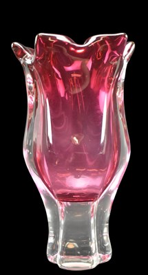 Lot 286 - JOSEF HOSPODKA FOR CHRIBSKA - VINTAGE MID CENTURY 1960S PINK LOBED GLASS CENTREPIECE VASE