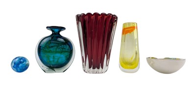 Lot 113 - MIXED SELECTION OF VINTAGE 20TH CENTURY GLASS