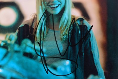 Lot 183 - DOCTOR WHO - BILLIE PIPER - SIGNED 8X10" COLOUR PHOTOGRAPH