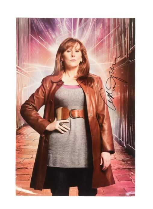 Lot 189 - DOCTOR WHO - CATHERINE TATE (DONNA NOBLE) SIGNED 8X12" PHOTO - AFTAL