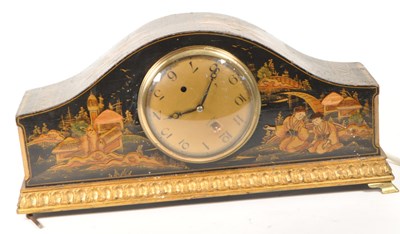 Lot 363 - EARLY 20TH CENTURY SMITHS CHINNOSERIE LACQUER MANTEL CLOCK