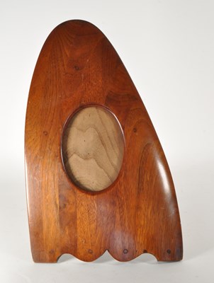 Lot 288 - EARLY 20TH CENTURY ART DECO MAHOGANY EASEL PICTURE FRAME