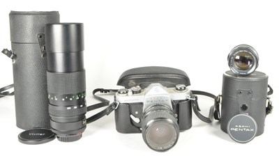 Lot 243 - LATE 20TH CENTURY PENTAX SPOTMATIC CAMERA, LENS AND VIVITAR LENS