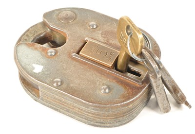 Lot 296 - 1950S VINTAGE ERA INSURANCE FIVE-LEVER PADLOCK MODEL 975