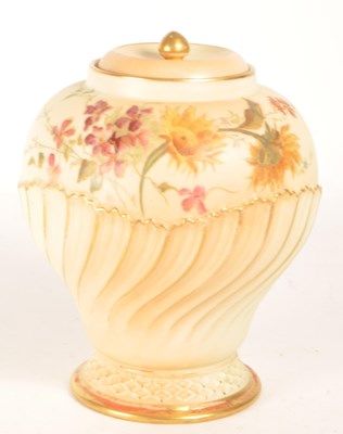 Lot 100 - ROYAL WORCESTER - LATE 19TH CENTURY IVORY BLUSH PORCELAIN LIDDED VASE