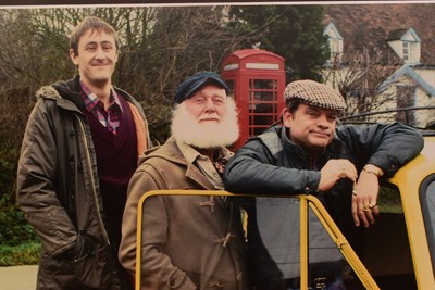 Lot 85 - ONLY FOOLS & HORSES - SIR DAVID JASON - SIGNED 16X12" PHOTOGRAPH