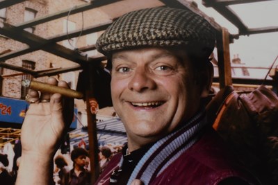 Lot 108 - ONLY FOOLS & HORSES - SIR DAVID JASON - SIGNED 16X12" PHOTOGRAPH