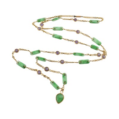 Lot 121 - GOLD & JADE LONG GUARD CHAIN NECKLACE